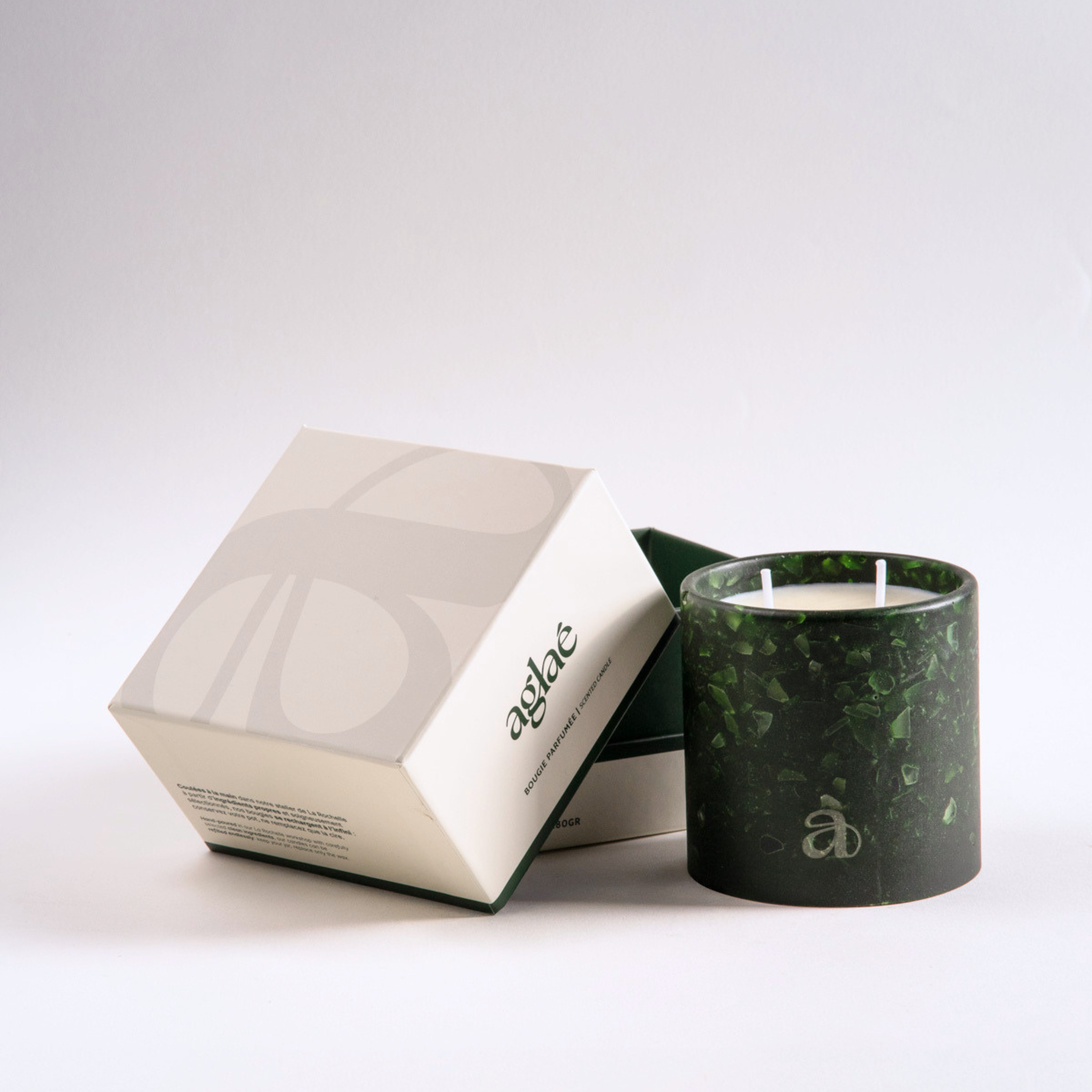 moyenne bougie parfumée forêt et son emballage