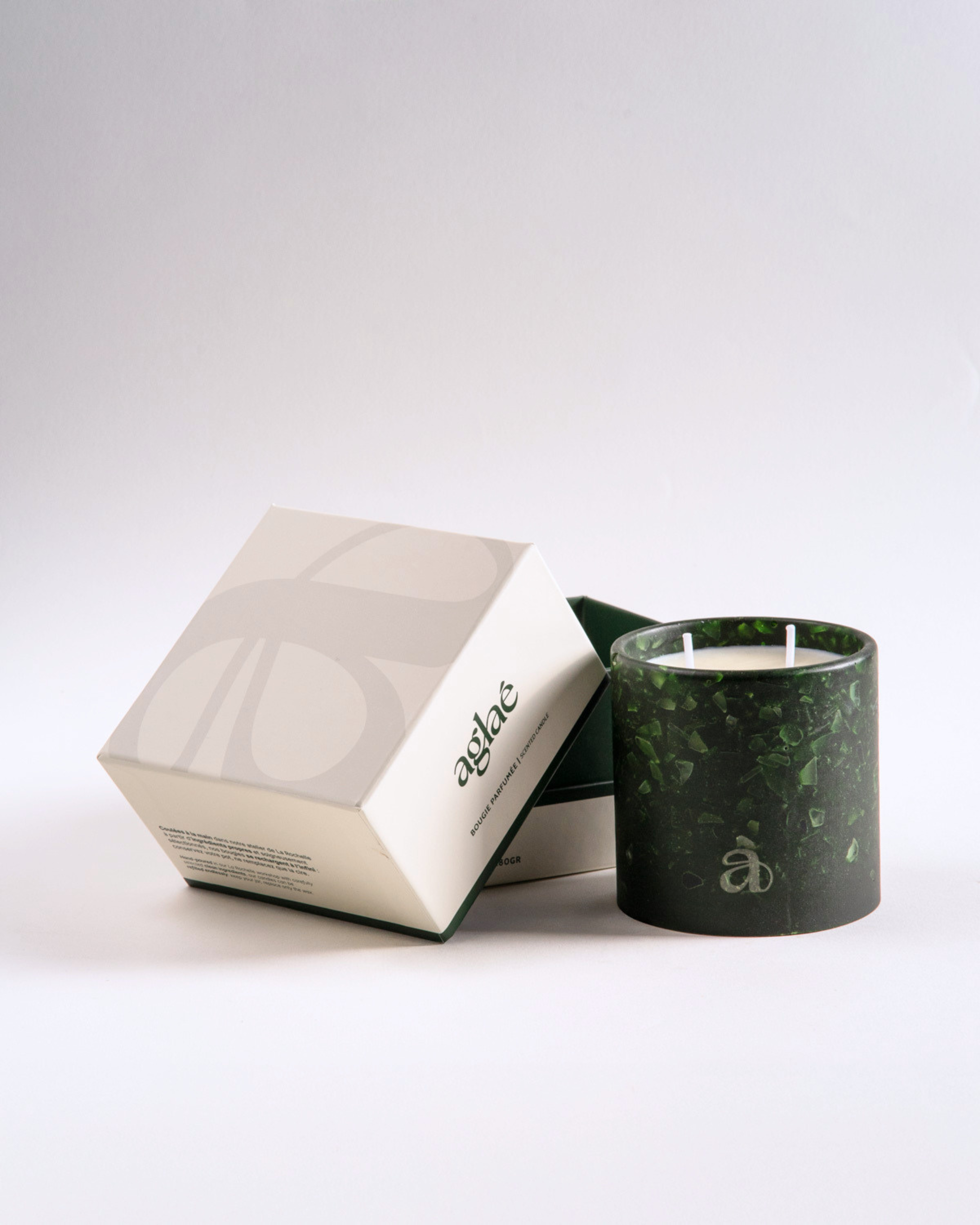 moyenne bougie parfumée forêt et son emballage