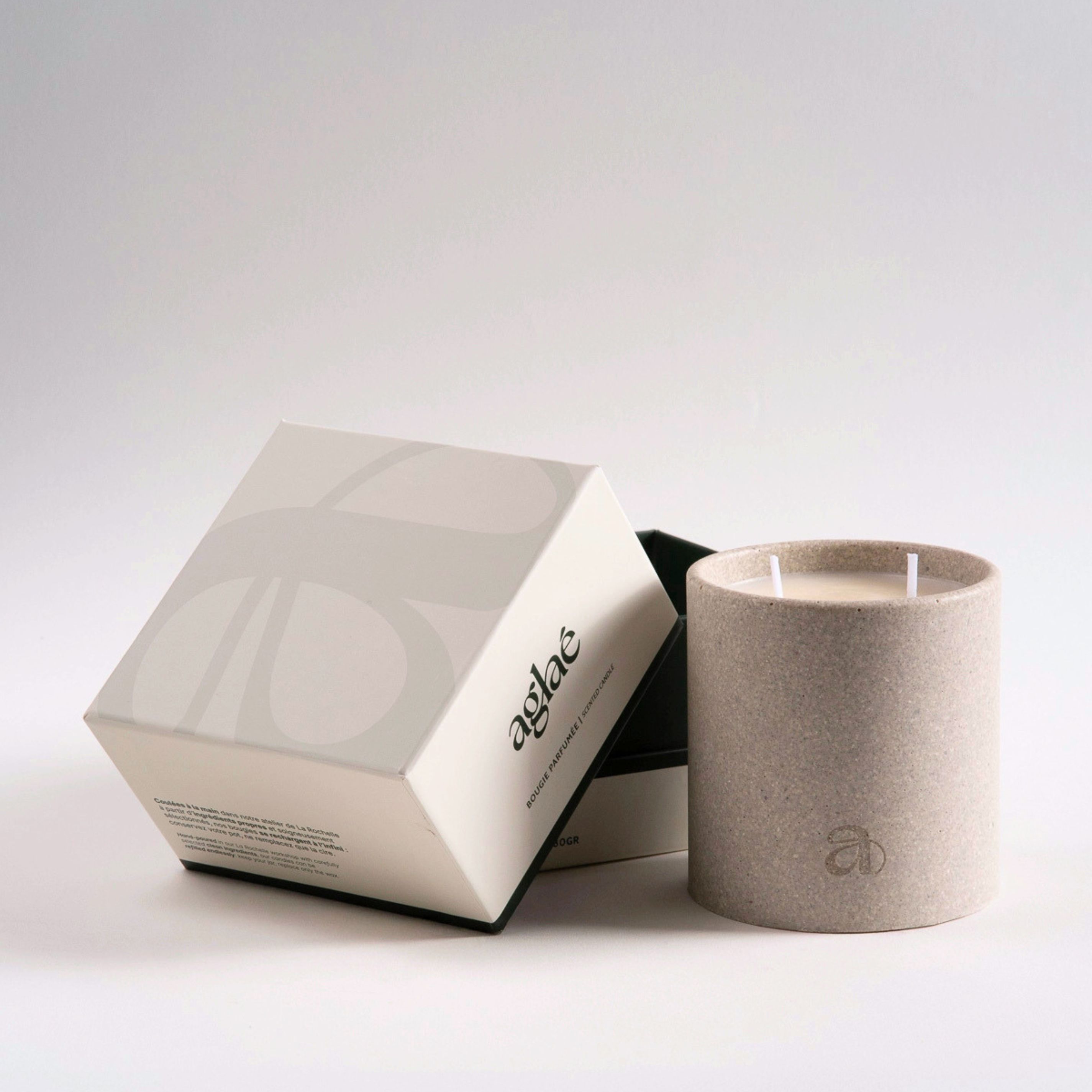 taille intermédiaire de la bougie parfumée pivoine aglaé