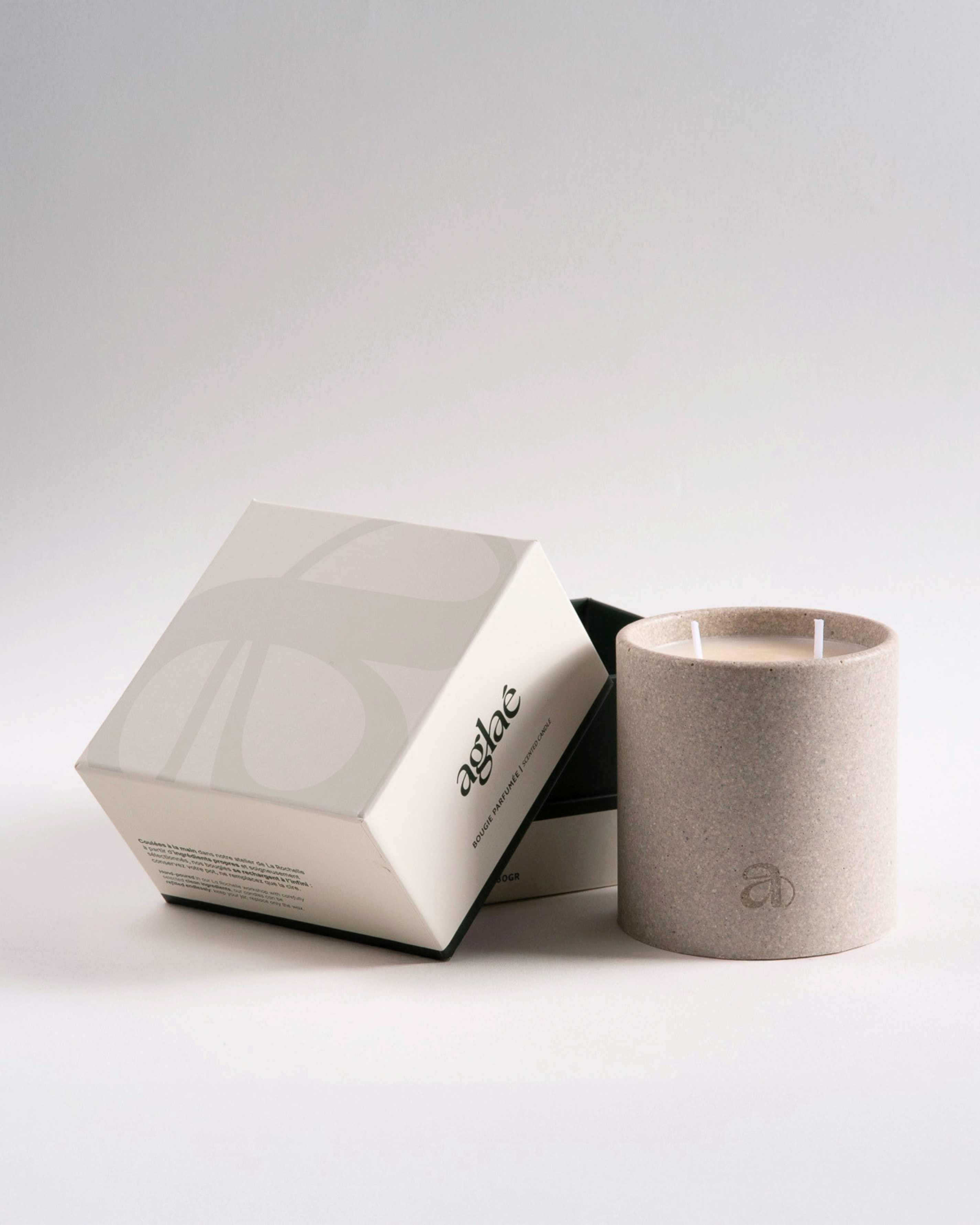 taille intermédiaire de la bougie parfumée pivoine aglaé
