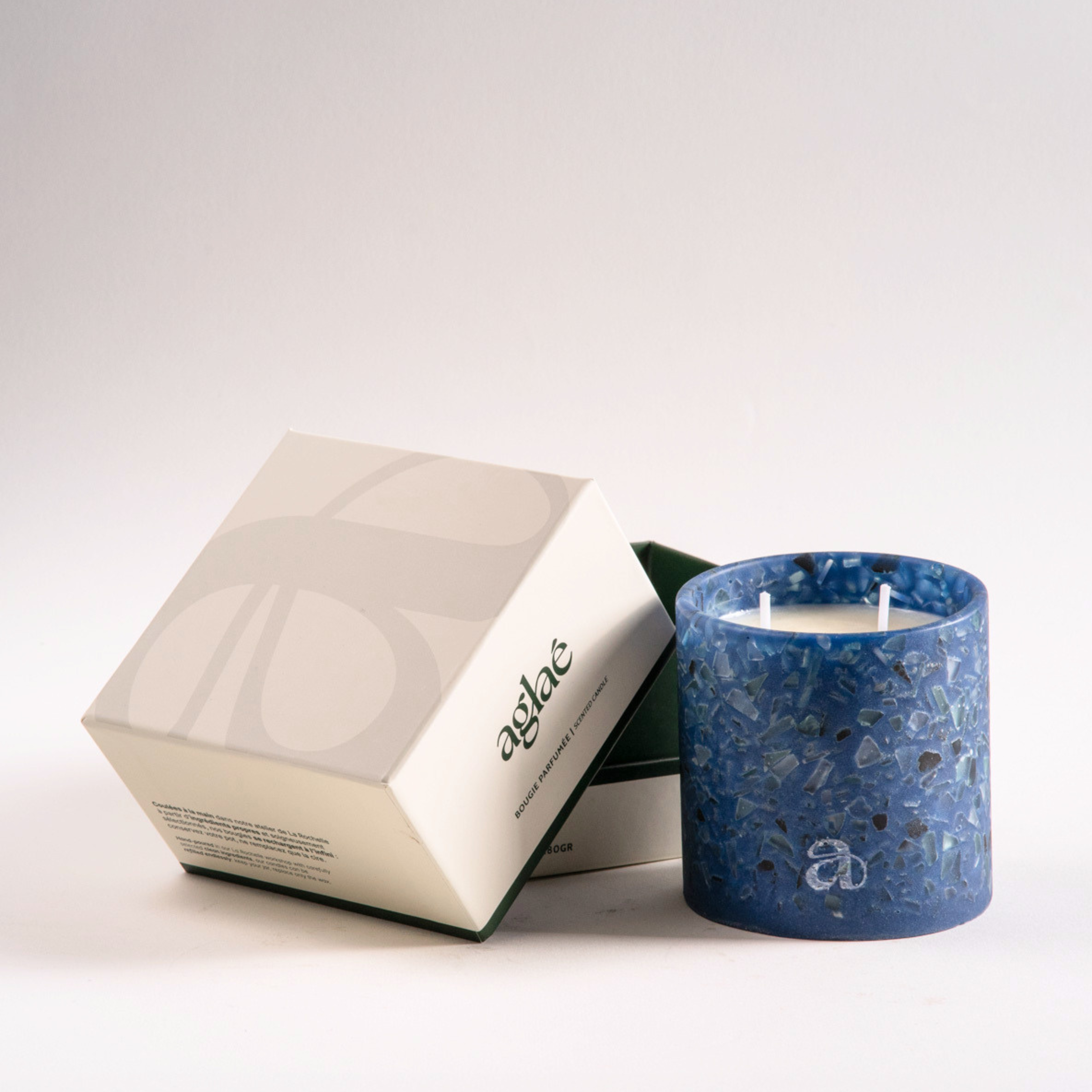 bougie parfumée moyenne parfum fleur de lin avec sa boite