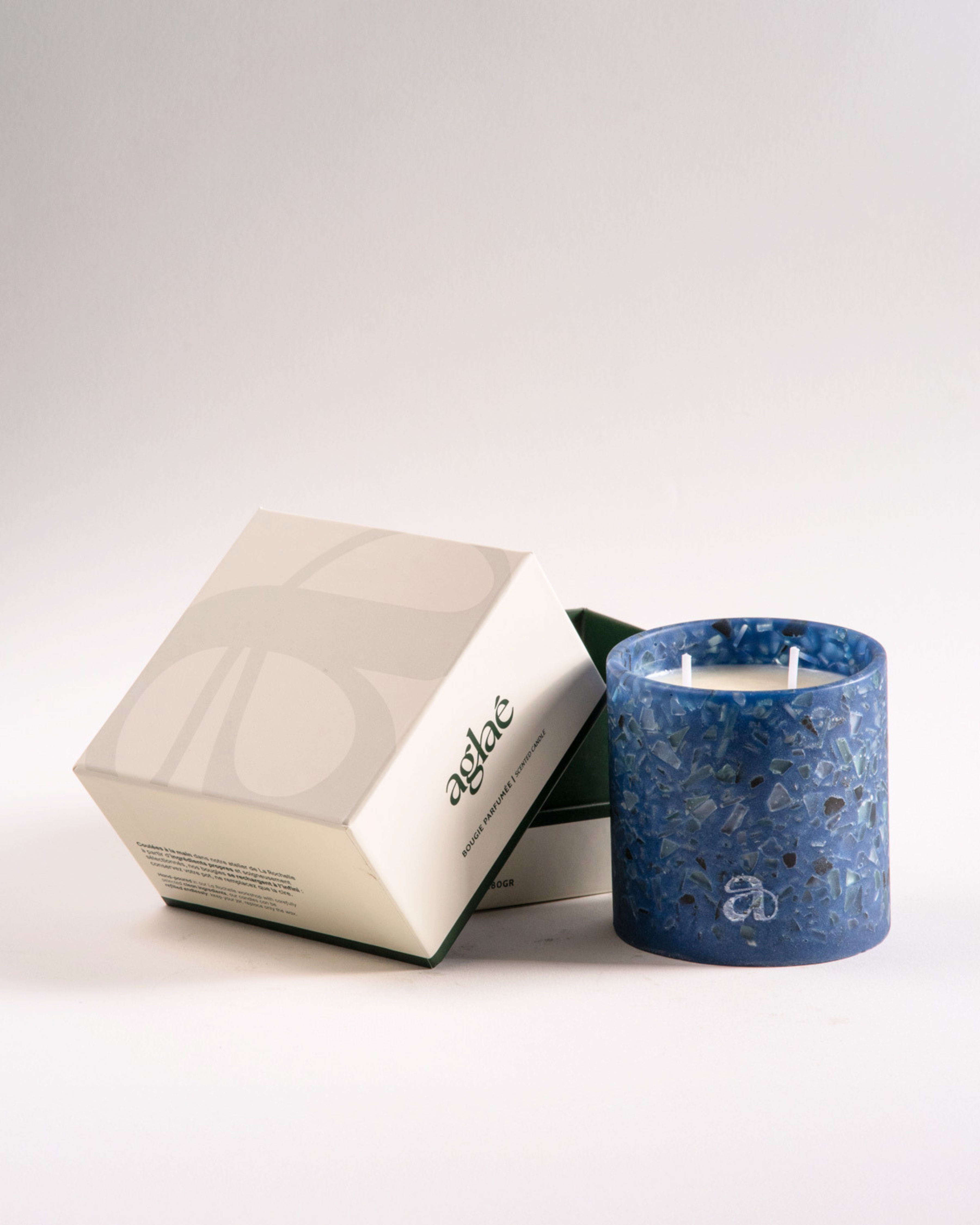 bougie parfumée moyenne parfum fleur de lin avec sa boite