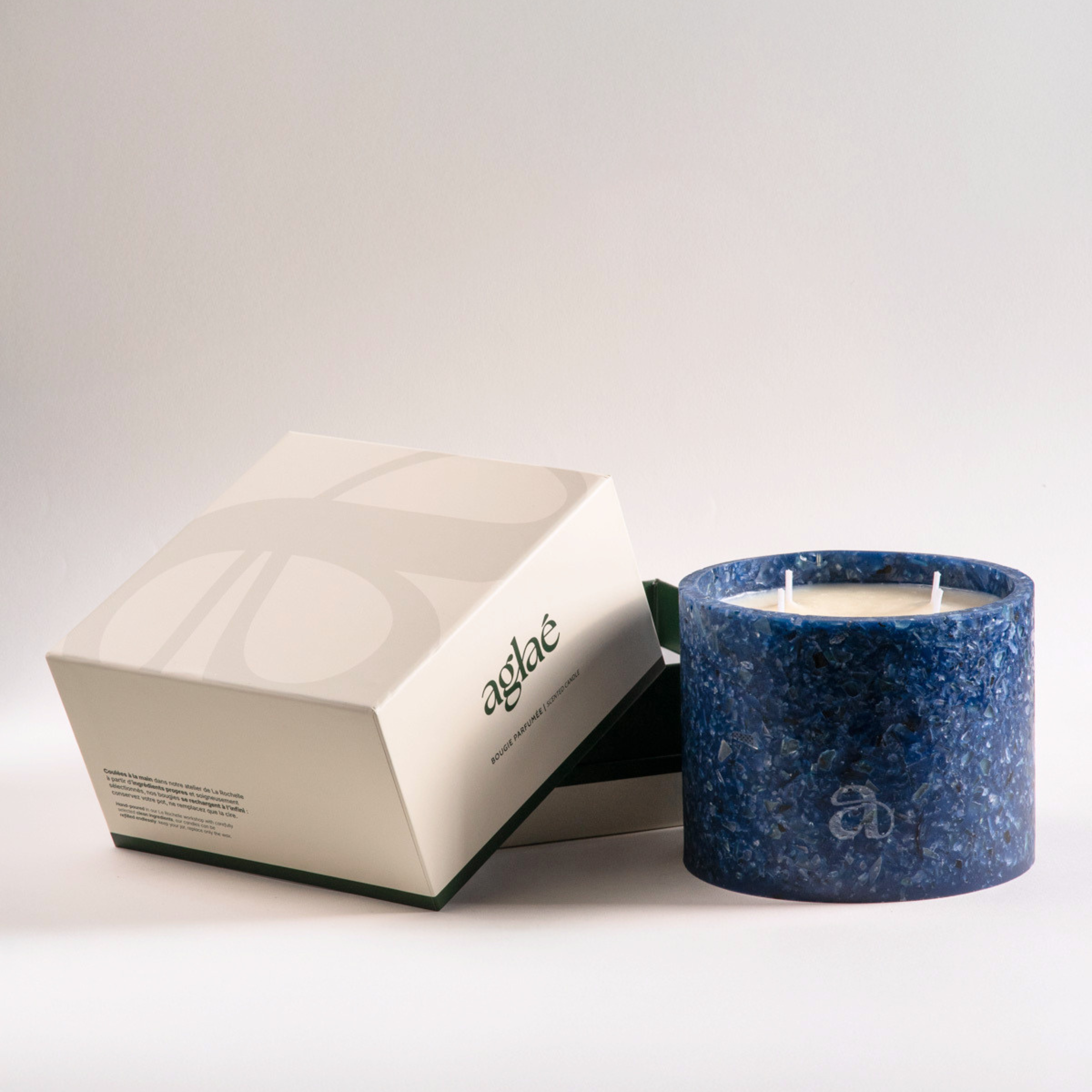 grosse bougie parfupée parfum fleur de lin avec son packaging